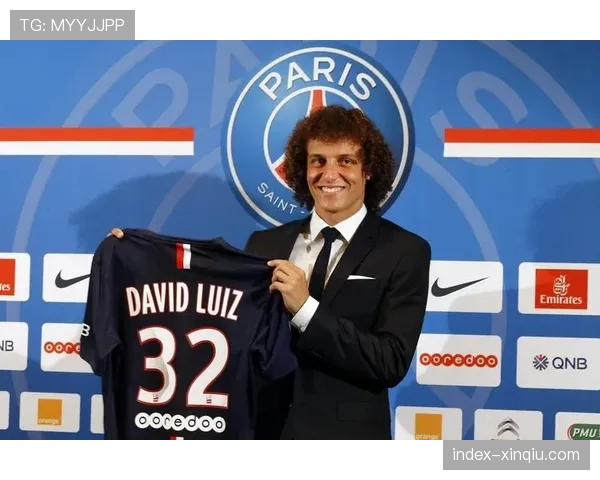 巴黎足球文化展在市政厅开幕，展出经典球衣与影像资料